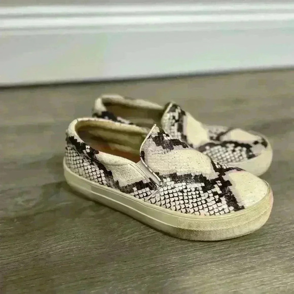 Steve Madden Snake Print Slip On Sneaker Flat Women’s Size 8 - Picture 3 of 6